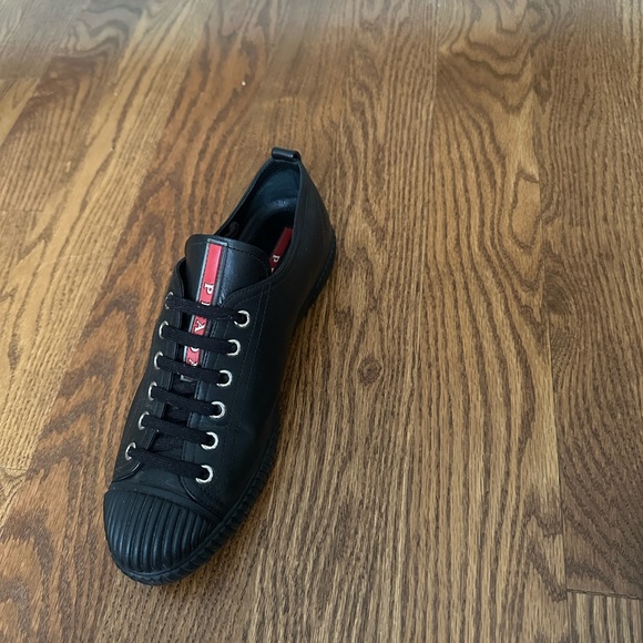 Prada sneakers size 9 perfect, true to size fit 8,5,9 - Picture 3 of 3